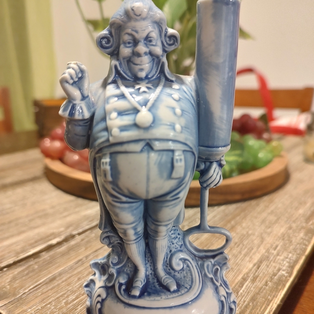 RARE Statuette porcelaine allemande Schafer & Vater: Homme au pique-fleur